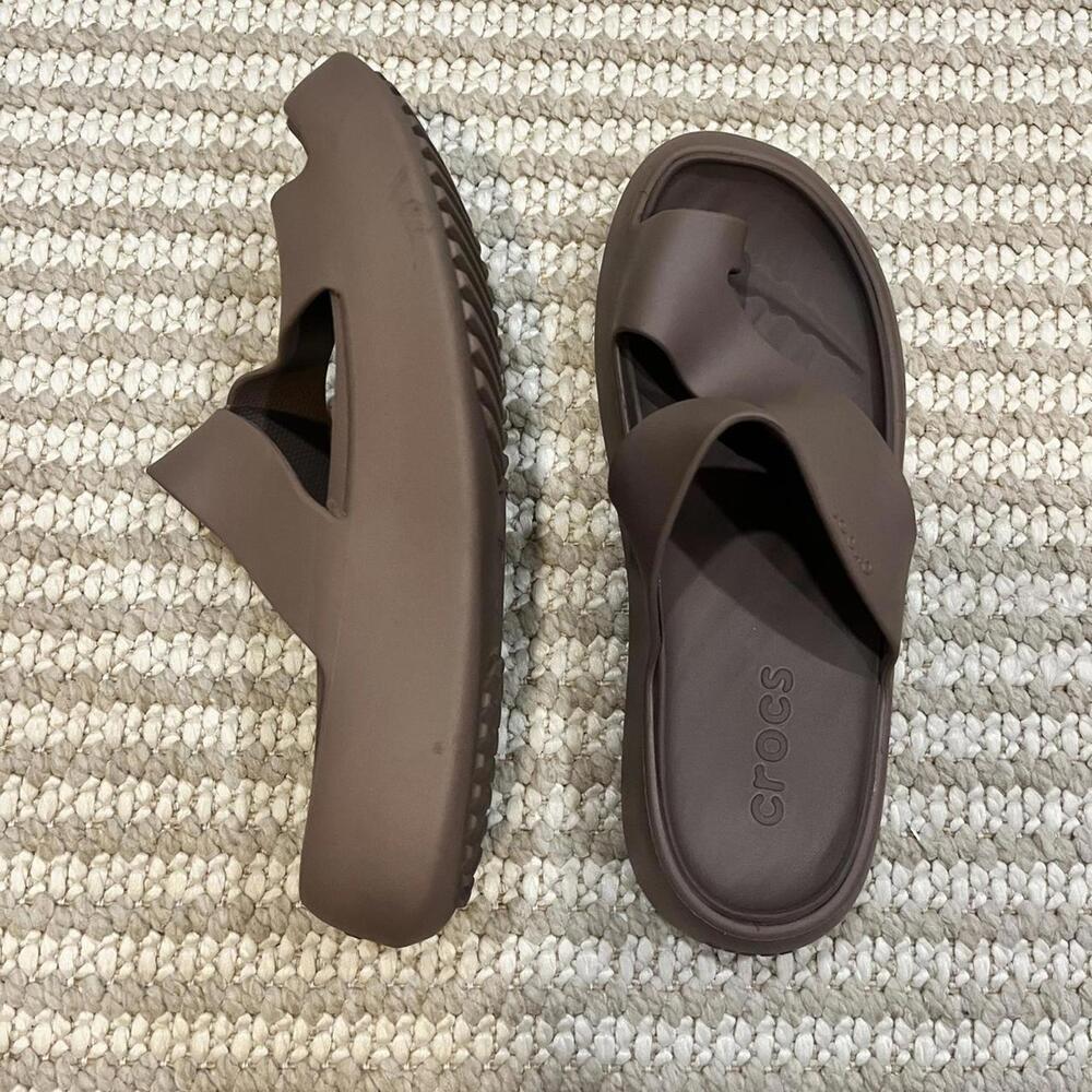 Crocs Getaway Platform Toe Loop - image 1